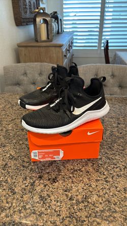Tennis shoes