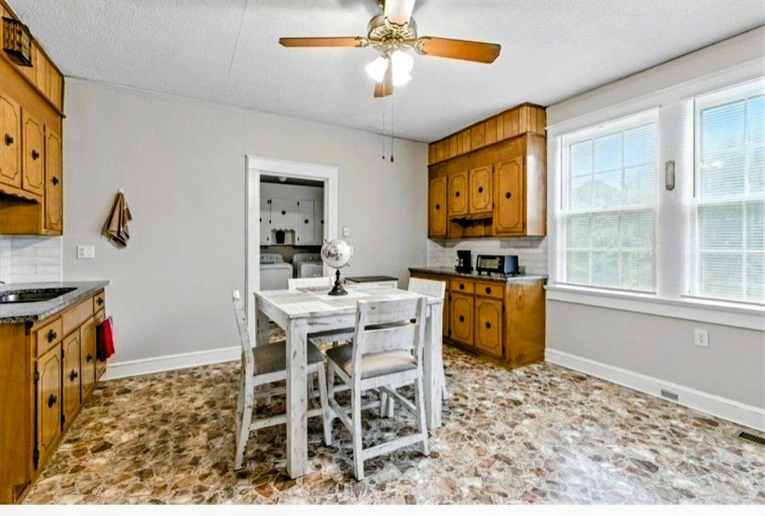 Counter Height Oak Table W/4 Chairs