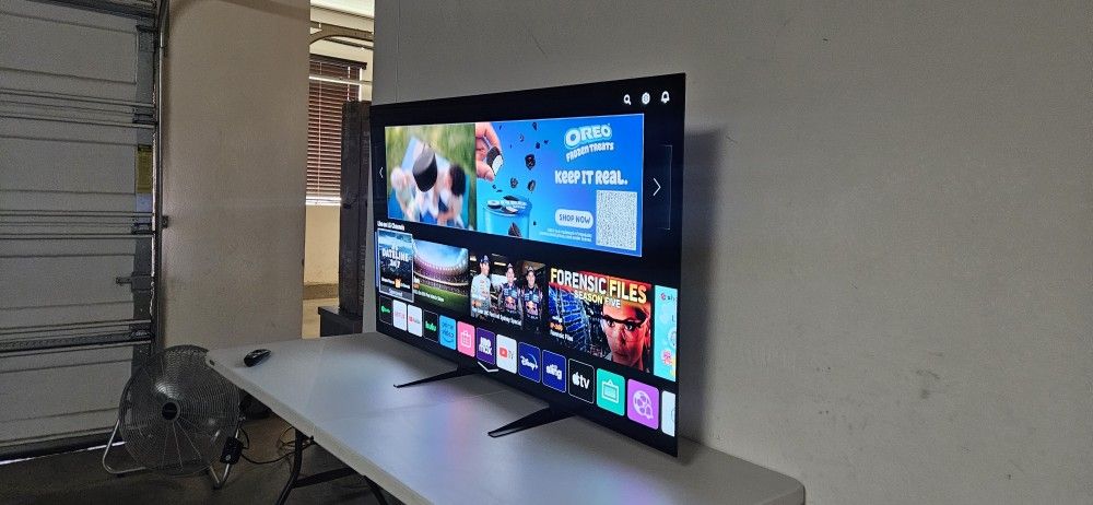 65 Inch OLED LG CX Smart TV 4K UHD with 120 Hz refresh rate in perfect condition.
