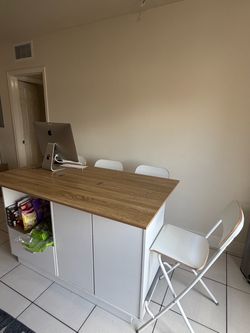 Kitchen Island Counter Comes with 4 Stools
