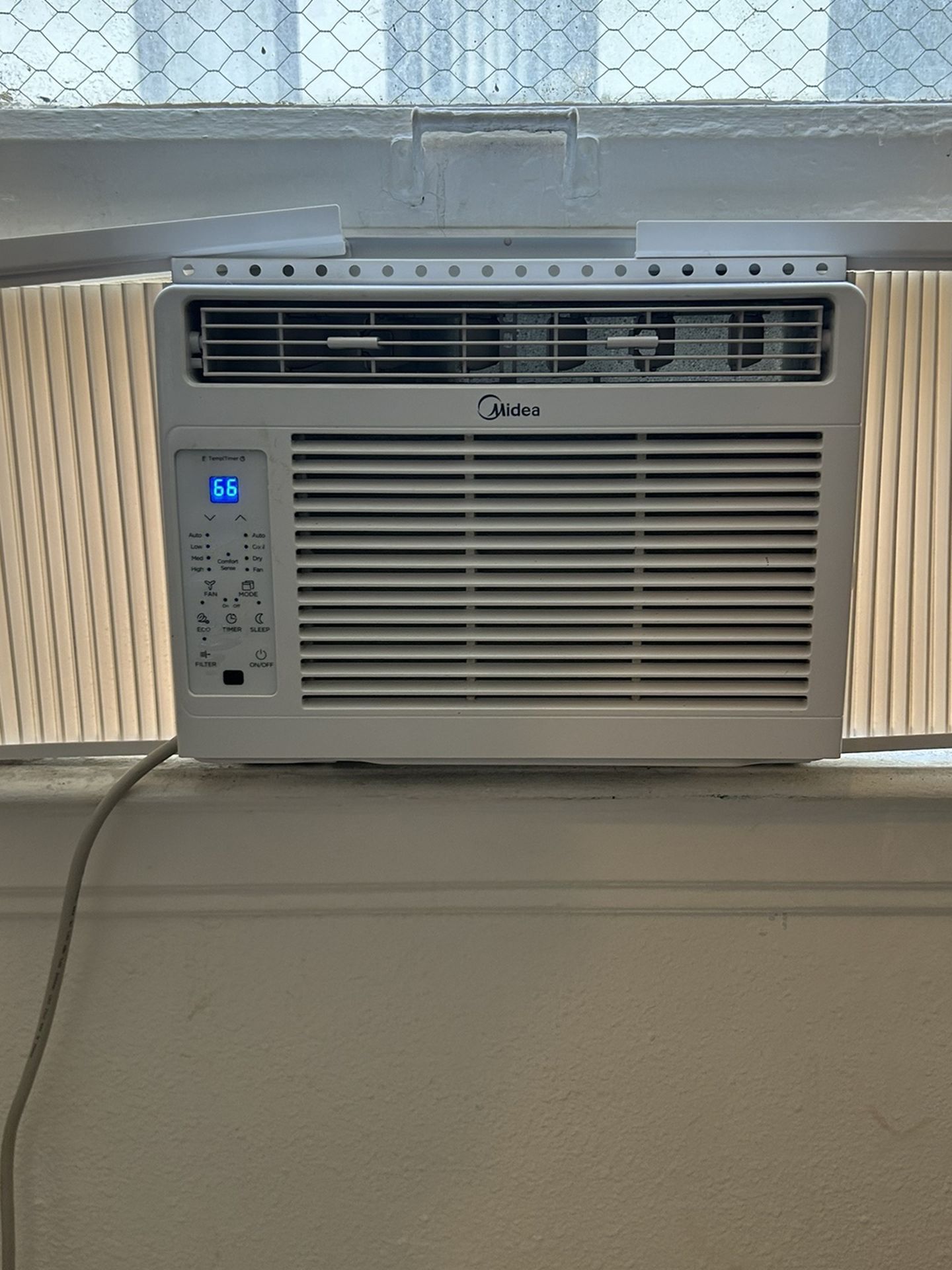 Window Air Conditioner With Remote And Freeo Space Heater
