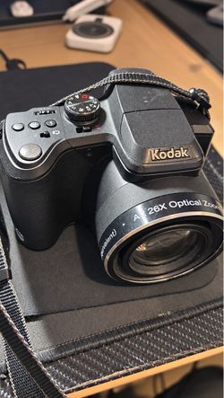 Kodak EasyShare Z981 14MP Digital Camera 26x Optical Zoom + Batteries