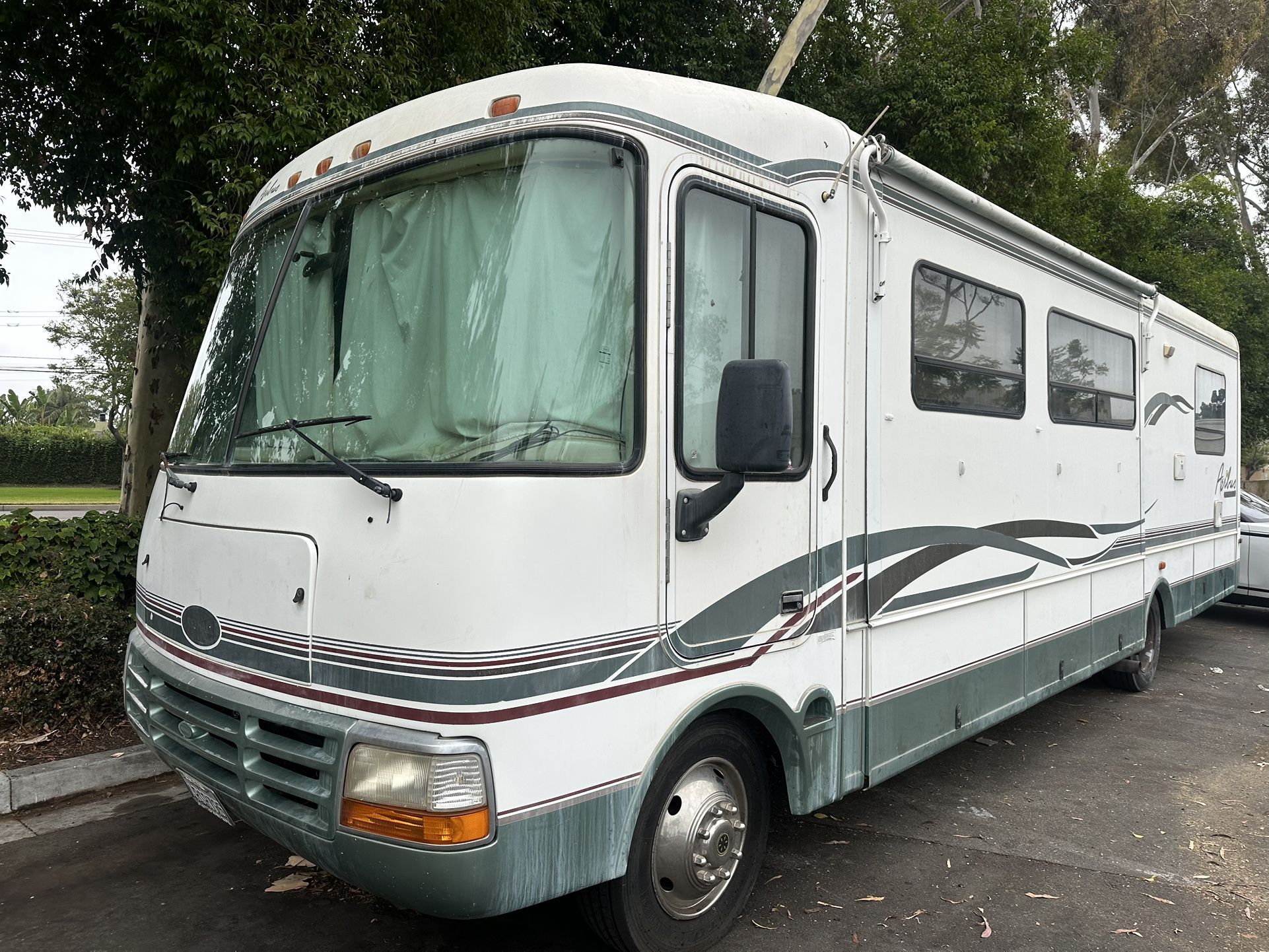 1998 Aerbus by REXHALL BW3075
