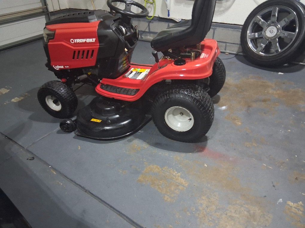 2019 Troy Bilt Horse 29 Hp 46
