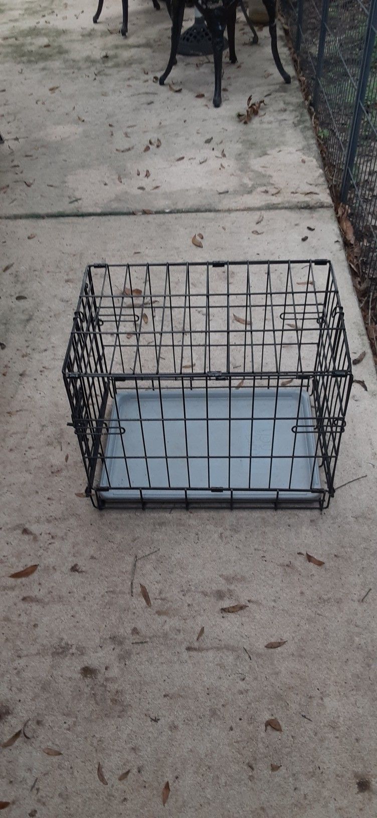 Dog crate good condition