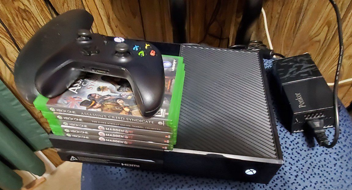 Xbox one, controller, and games
