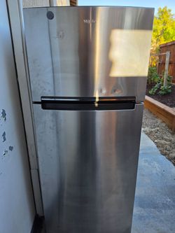 Whirlpool Refrigerator *For parts or repair*