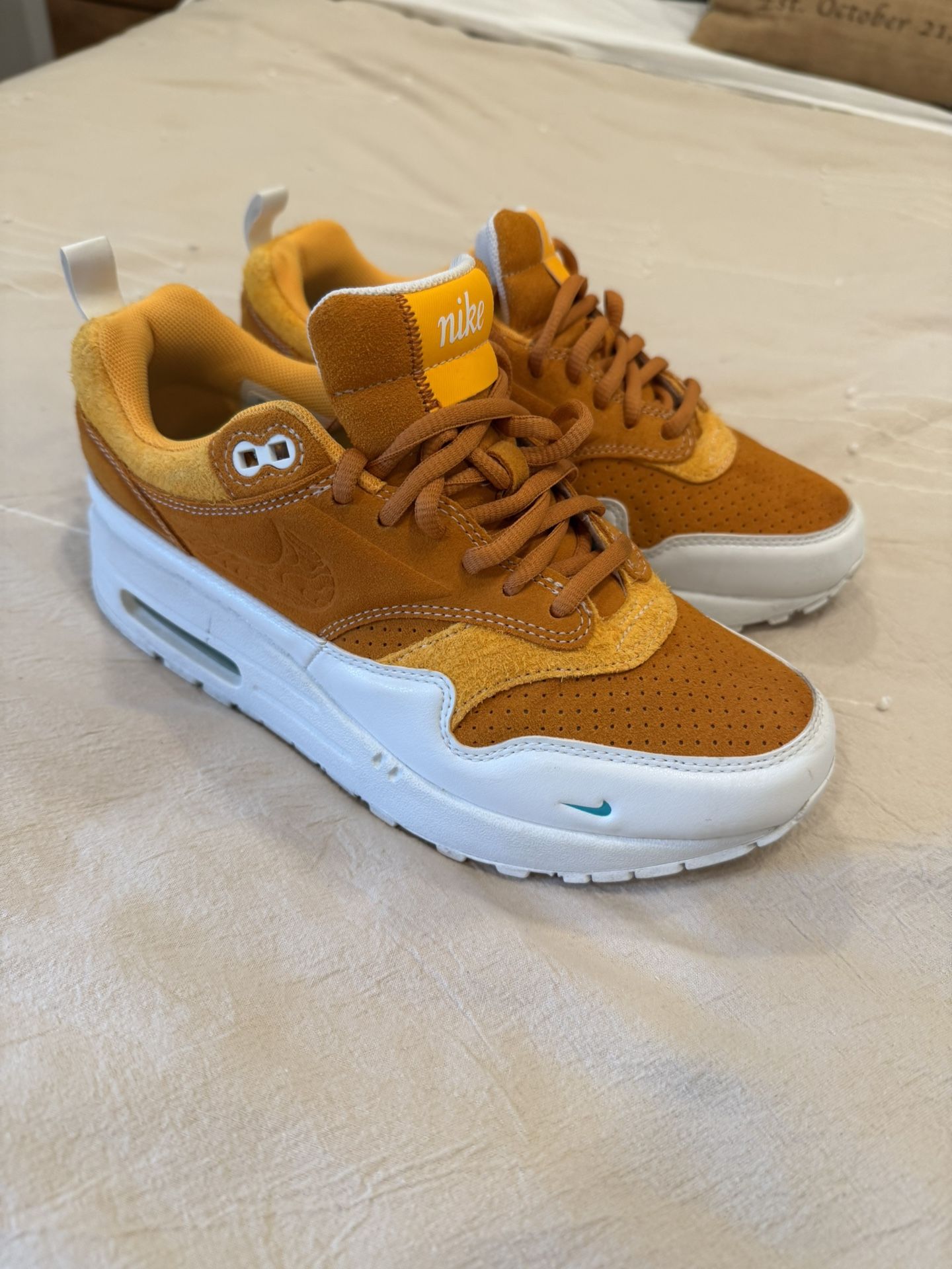 Women's Nike Air Max in suede/leather, gently used or excellent