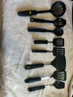 Lot of 8 plastic kitchen spatulas