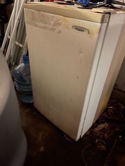 Mini Fridge “Works Great” Perfect for Man Cave
