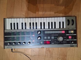 KORG Mini-KORG Synthesizer / Vocoder. Suoer clean 9.9 out 10 cosmetically.  Pick-up western and Lawrence ave 60625 zip