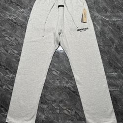 🔥 FEAR OF GOD ESSENTIALS SWEATPANTS – LIGHT OATMEAL – SIZE M (NEW)