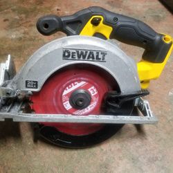 DeWalt 20V MAX 6-1/2" Circular Saw(tool Only)