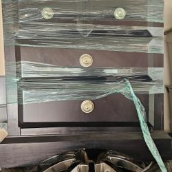 Two Dresser Drawer Night Stand. 🌙 In Really Great Shape.  