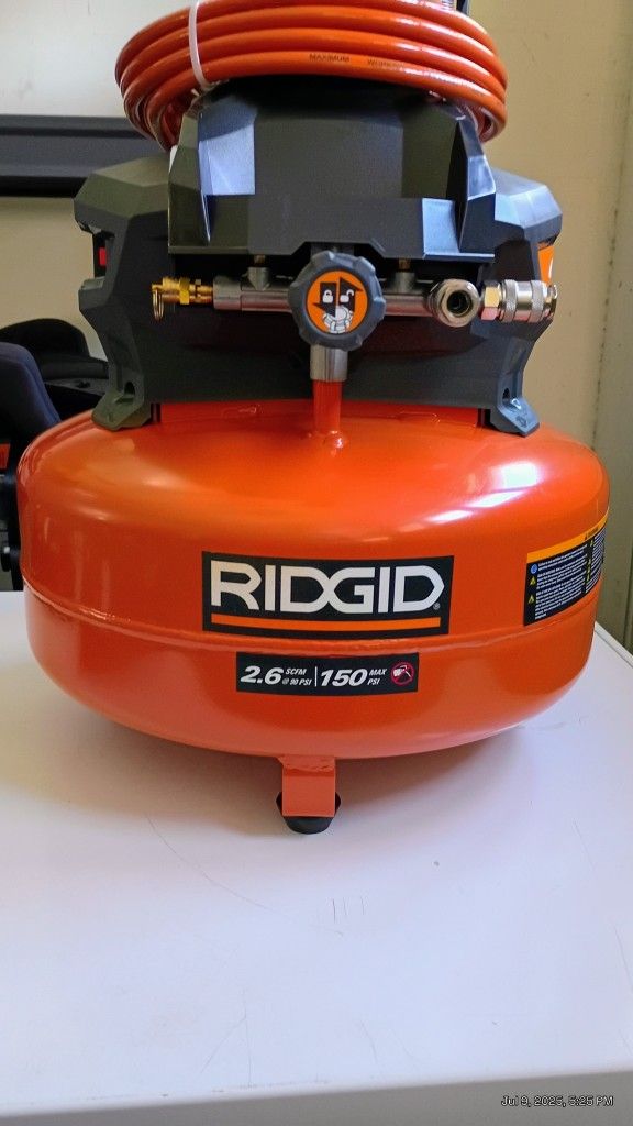 6 Gallon Air Compressor & 3-Tool Combo Kit