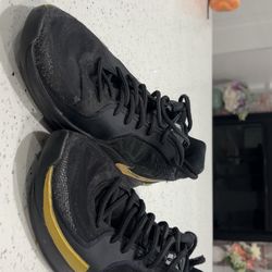 Sabrina 1s custom black en gold size 10.5
