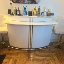 Full Lux Bar With 2 Plush Seats