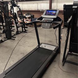 🔥 ProForm Trainer 14.0 Treadmill – Like New 🔥