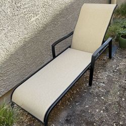 Outdoor Lounge Chair - Beige / Tan Excellent