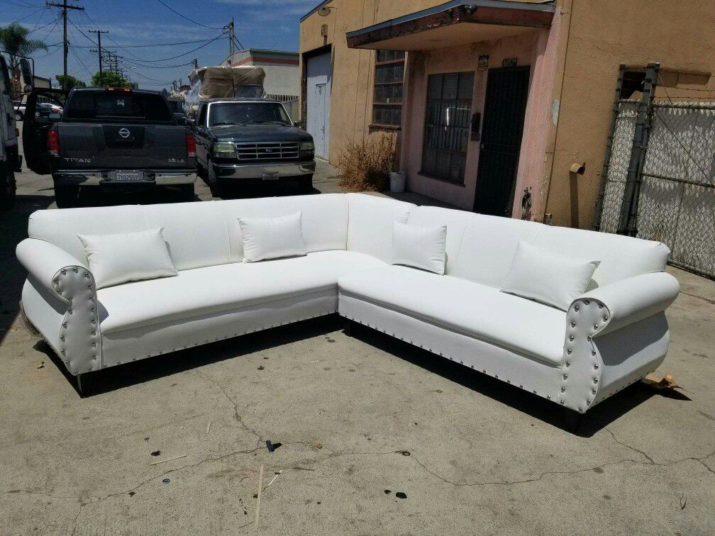 NEW 9X9FT WHITE LEATHER SECTIONAL COUCHES