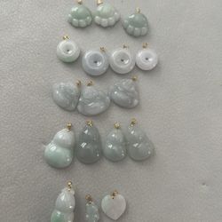 18k gold clasp  jadeite pendant