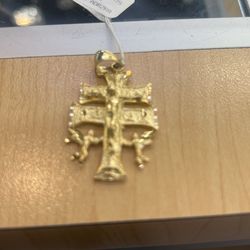 14kt Caravaca Pendant