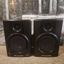 M-Audio AV 40 monitors