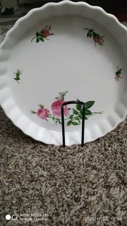 Pie fine ceramic plate great condition