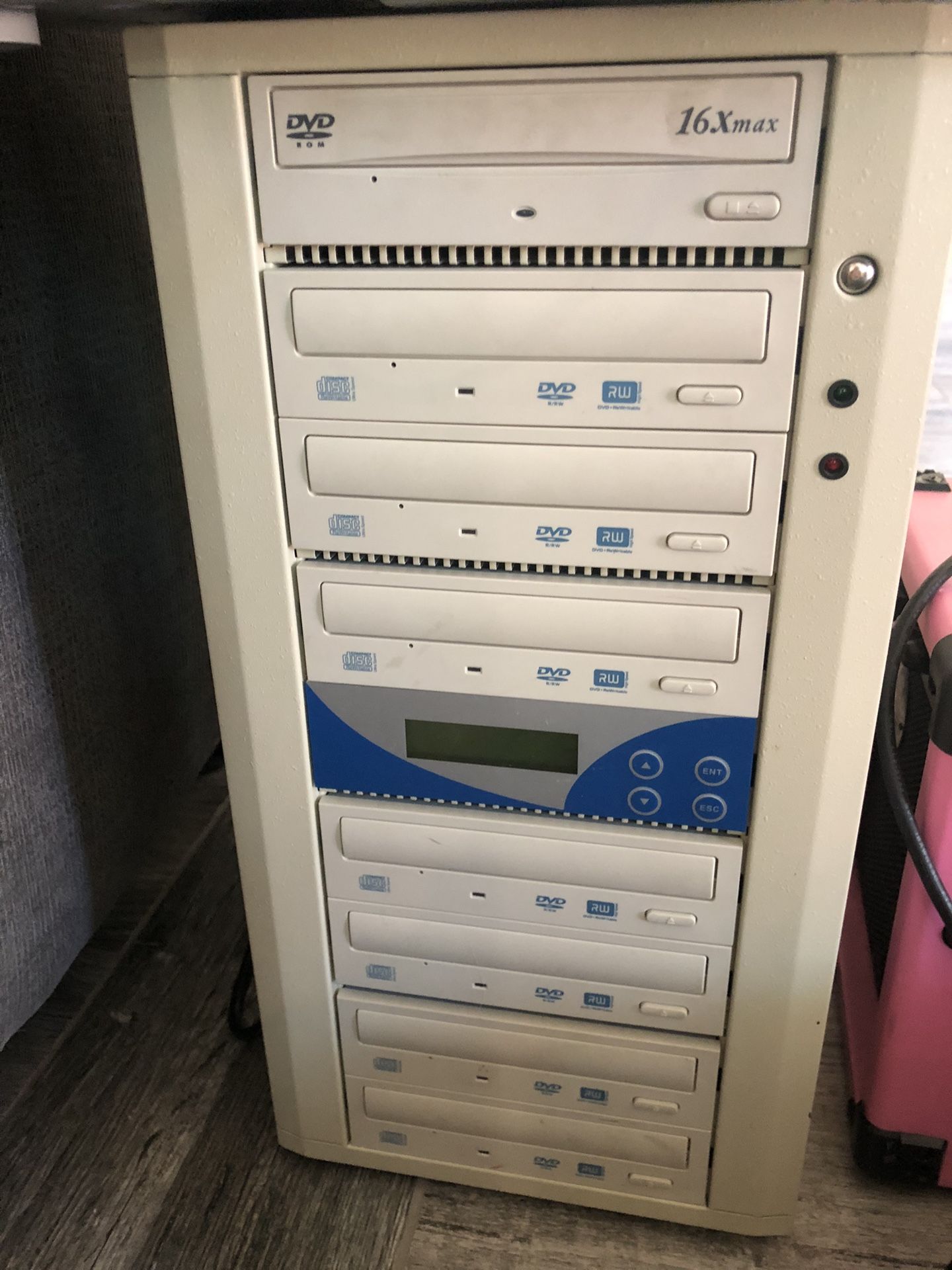 Dvd/cd Copier For 8 Dvds Or Cds At A Time
