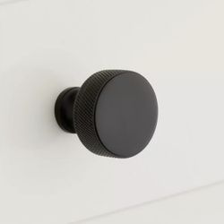 SIGNATURE HARDWARE 1-1/4 ARLES KNURLED BRASS CABINET KNOB BLACK