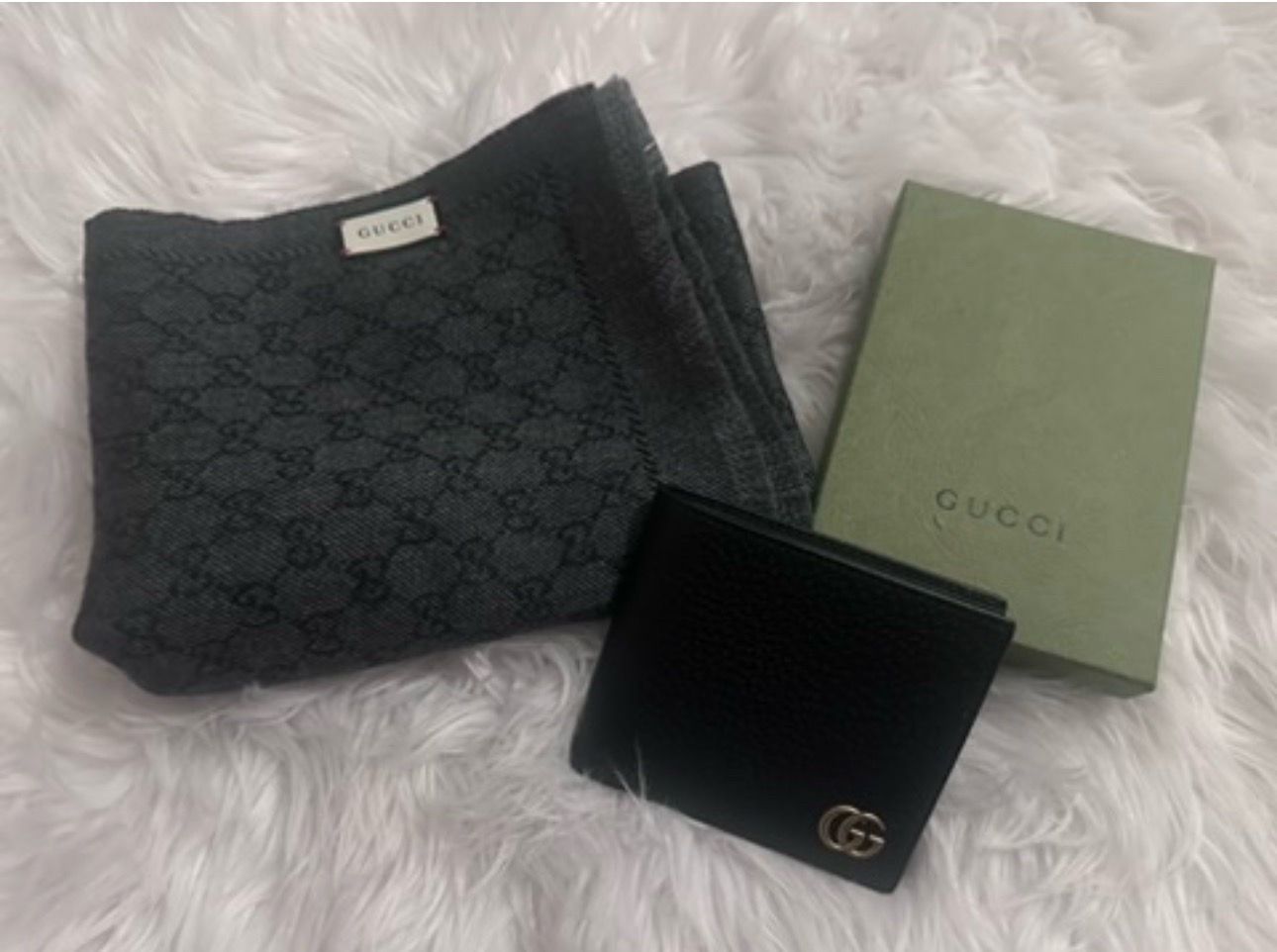 GG Bi-Fold leather wallet with dark grey monograph scarf