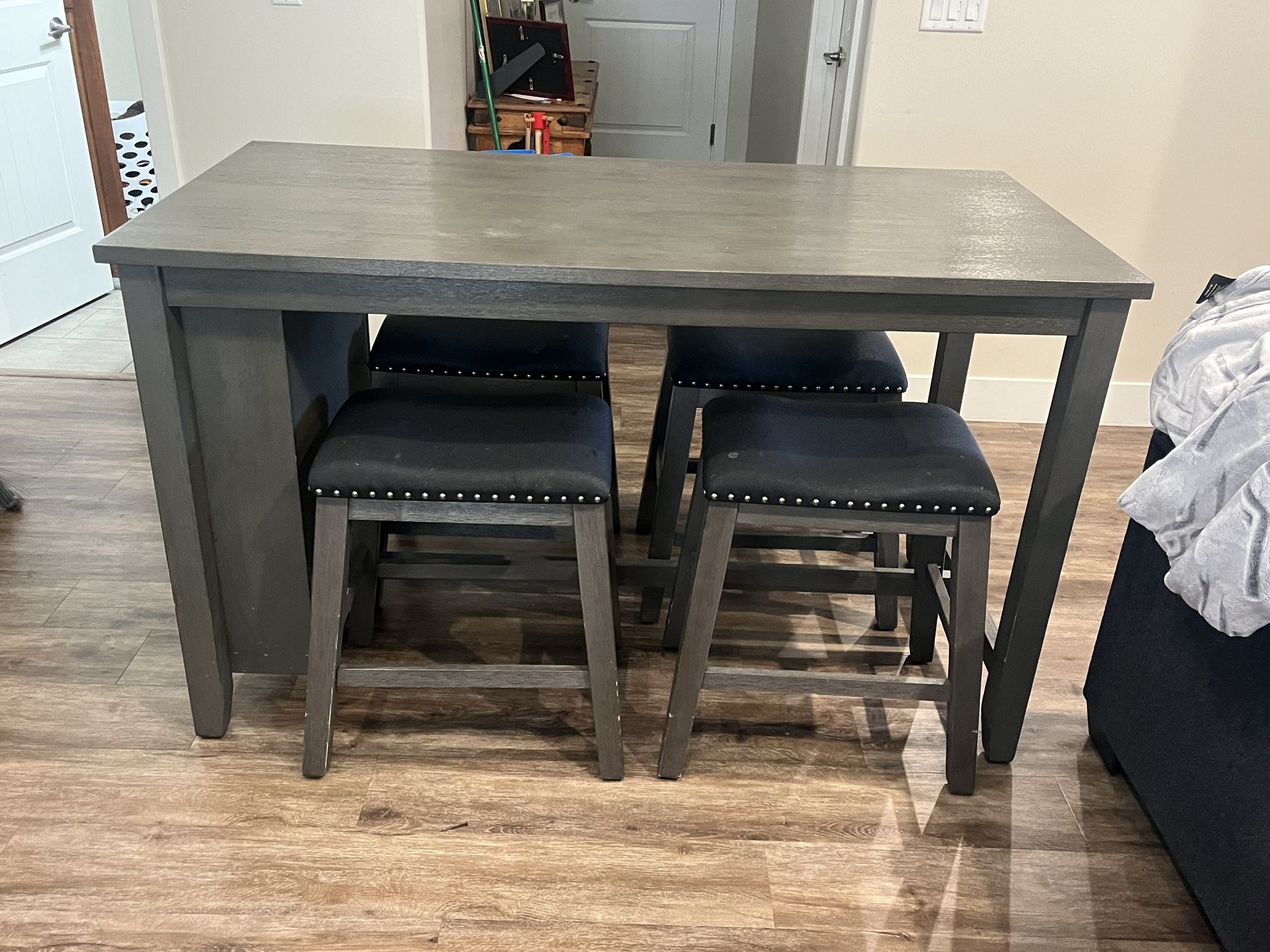Caitbrook Counter Height Dining Table and 4 Barstools