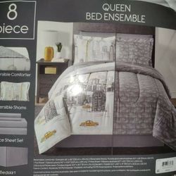 NEW Queen 8 PC Set