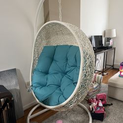 White Hanging Egg Chair 