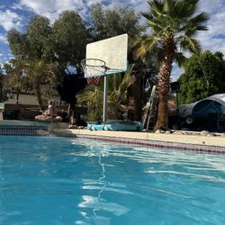 pool/ water basketball hoop  