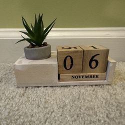 Wooden Desk Calendar 