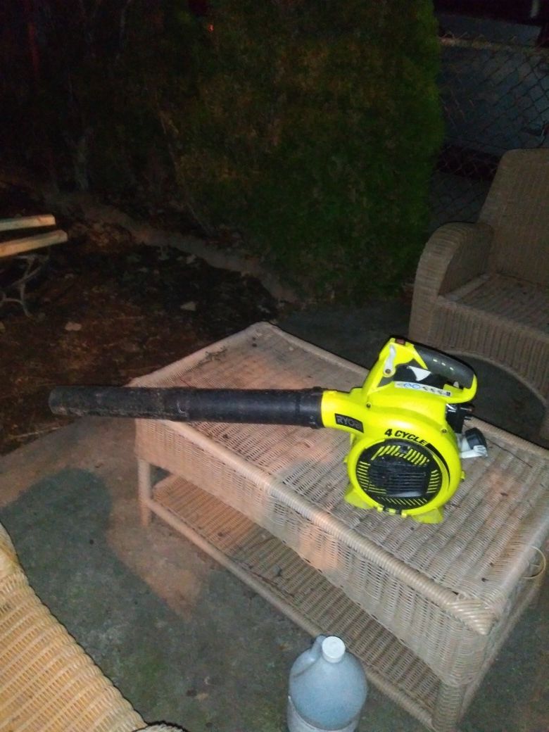 Leaf blower