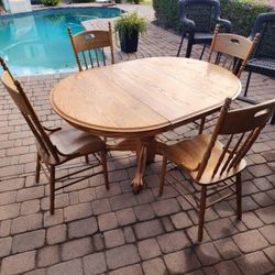 Vintage HW Hull Table And Chair Set