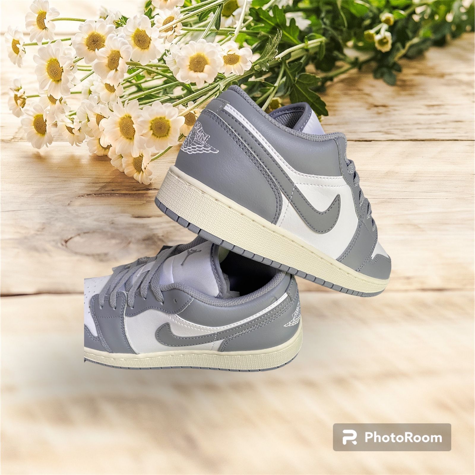 Jordan 1Low Vintage grey 6.5 (Gs); 6.5 mens: 8 womans