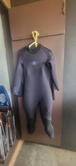 AQUA LUNG WETSUIT-SIZE 8