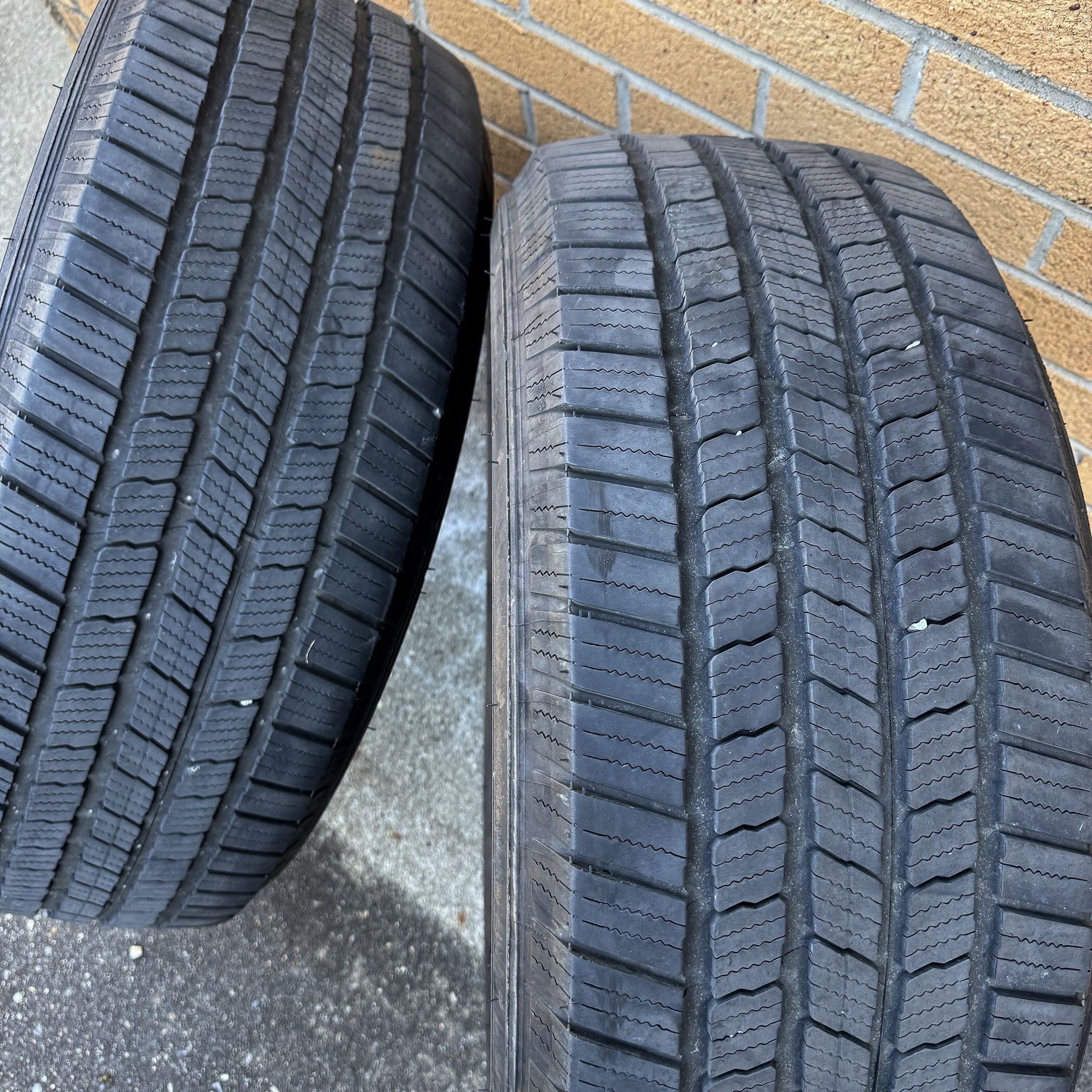 Michelin Defender LTX Pair 255/45R19