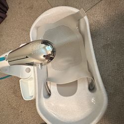 Baby Bath/shower With Infant Insert Like New 