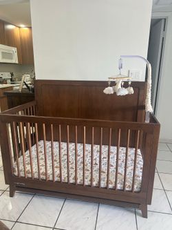 Delta Children Convertible Crib + Mattress – Excellent Condition