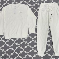 Women’s White Alo Yoga Set 