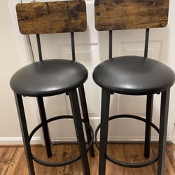 Nice Set 2 Bar Stools / High Chairs - Black and Brown - Rustic look