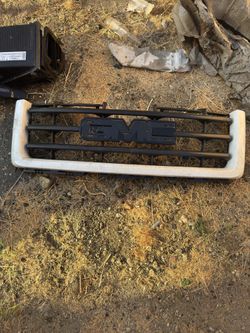 GMC Sierra Grille