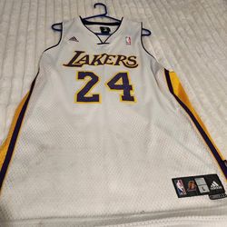 KOBE BRYANT 24 LAKERS JERSEY