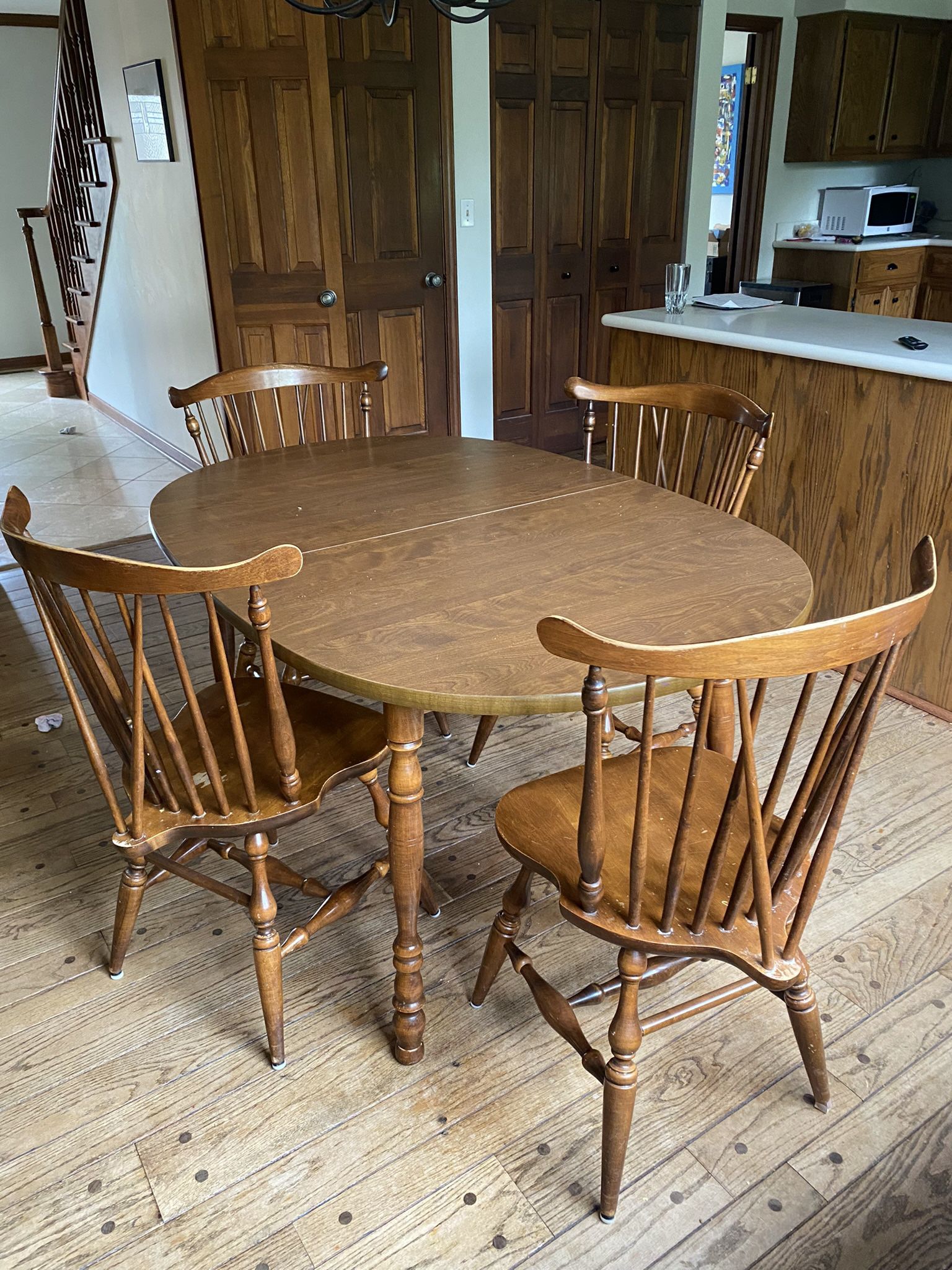 Kitchen Table And Wood Moosehead Fiddleback Chairs