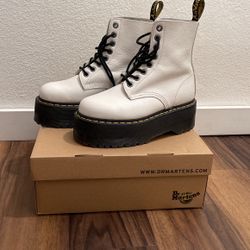 Dr. Martens Pascal Max Size 7 White