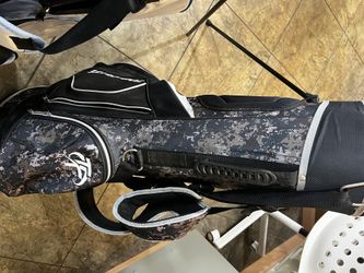 GR88 golf Bags, Carry Stand Bags W Two Double Straps, mom And Dad, Brother Sister Whatever, Both Are Demo Models, $98 Each